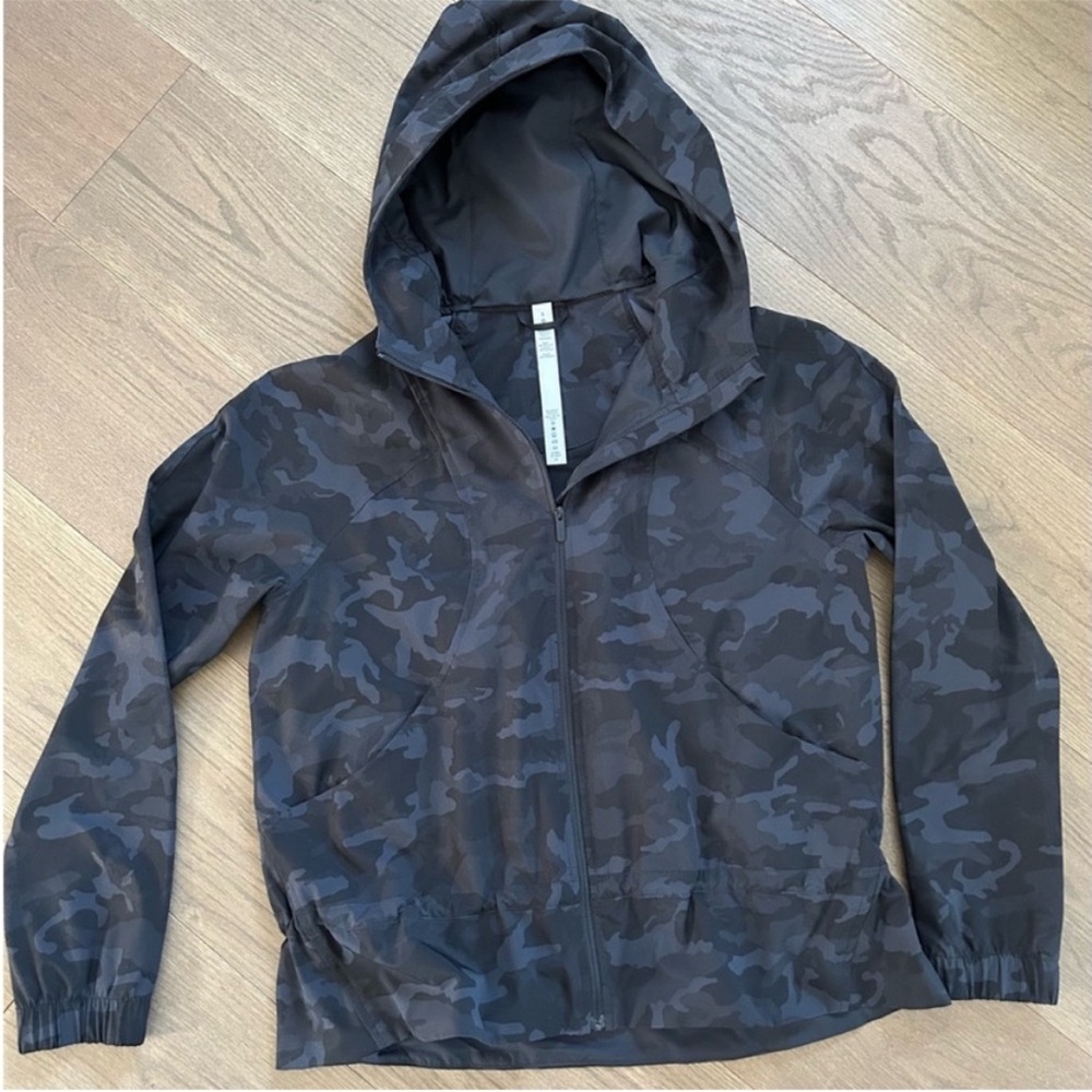 Lululemon pack it up jacket size 6